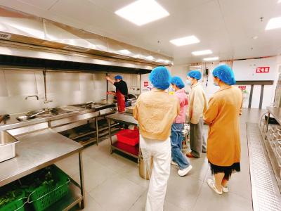 咸宁市大洲湖学校：家长开放日解锁校园饮食安全“密码”