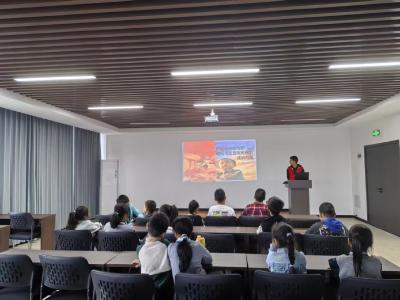 团区委：“周末学堂”进工业园，化解青年职工“带娃难”