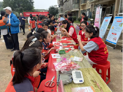 咸安区温泉街道：喜迎国庆 欢度中秋 睦邻欢庆暖民心