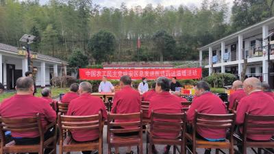 农工党咸安区总支：情暖重阳送健康 爱心接力二十载