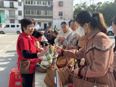 永安街道阳光社区：暖心服务进小区 敬老情暖老人心