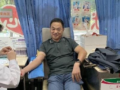 区教育局组织开展无偿献血活动