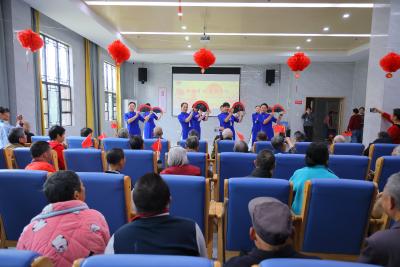 情暖重阳 爱驻夕阳 咸安区旗袍协会赴福利院慰问演出