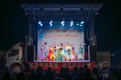 文明新风拂乡野 红色轻骑润民心 