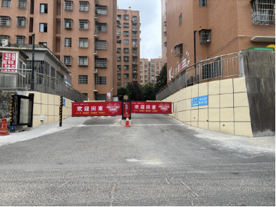 温泉街道岔路口社区：大门焕新解民忧 三方联动筑宜居  