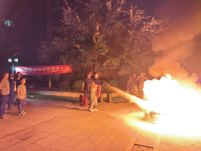 温泉街道万年路社区：消防宣传进小区 “平安守护”送到家