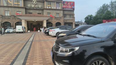 咸宁“双节”餐饮市场火爆 “宠客”模式点燃消费热情