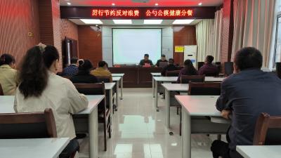 区市场监管局：厉行节约反对浪费 公勺公筷健康分餐