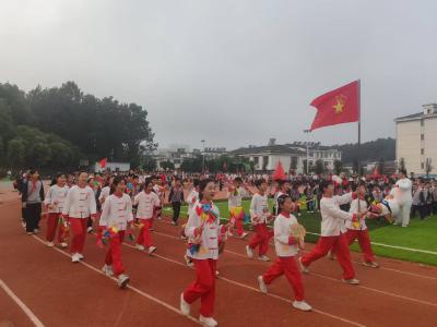 咸宁实验外国语学校玉泉校区：泉涌艺体展活力，校联竞技绽芳华