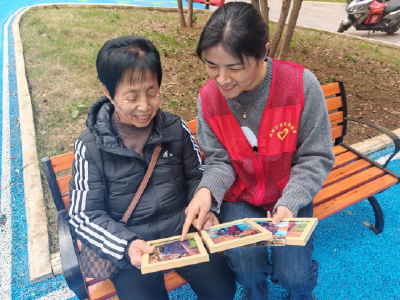 温泉街道岔路口社区：定格岁月温情 传递社区关怀  