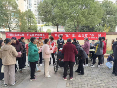 温泉街道福星城小区：便民服务进小区 温情关怀暖人心  