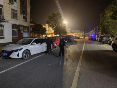 汀泗桥镇：夜间巡逻“不打烊” 警灯照亮平安路