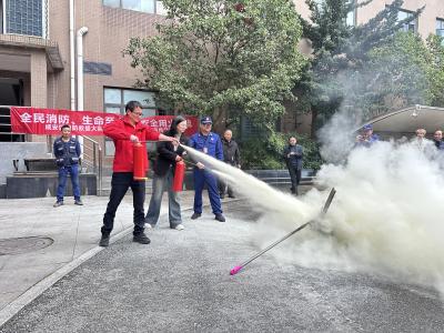 区消防救援局组织开展高层建筑消防安全培训及实操演练活动