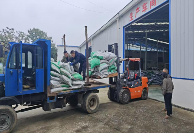 区供销社：深化农资保障 “绿色肥”直送田头 