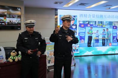 寓教于“验” 咸安交警创新形式开展交通安全宣传