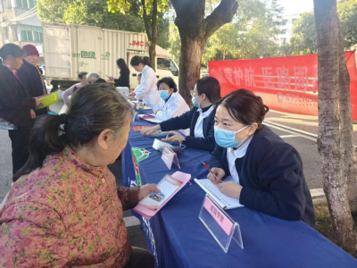 梅园社区：戏曲飘香暖人心 义诊服务护健康