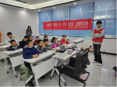 温泉街道万年路社区：手抄报传健康识 护苗行动筑防线