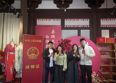 为爱坚守“不打烊”，预约登记便捷更添浪漫