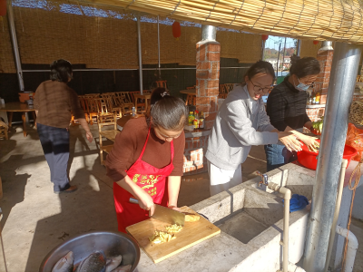 厨艺比拼展风采 团建聚力促实干——官埠桥镇组织干部赴恒谷农业基地开展团建活动