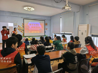 温泉街道：童趣学消防 安全伴成长  