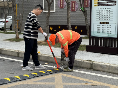 双龙社区：安装减速带 守护居民出行安全