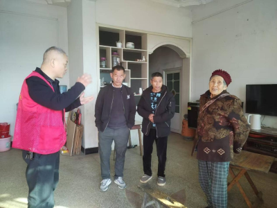 汀泗桥镇长寿村：入户“送安全” 织密独居老人“防火防电”守护网