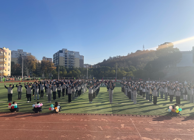 咸宁市青龙山高中举行第25届田径运动会暨教职工趣味运动会