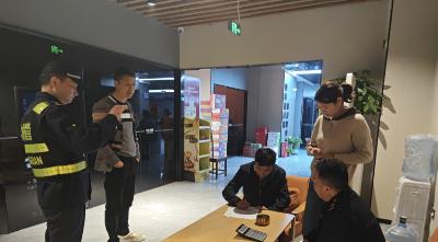 咸安城管柔性执法，化解广告牌扰民纠纷