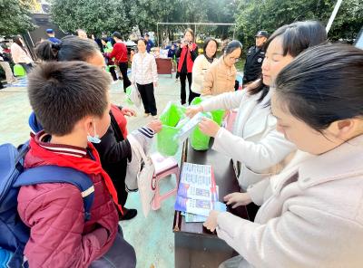 浮山街道书台社区开展垃圾分类宣传活动