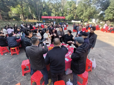 温泉街道岔路口社区：一席百家宴 凝聚邻里情  