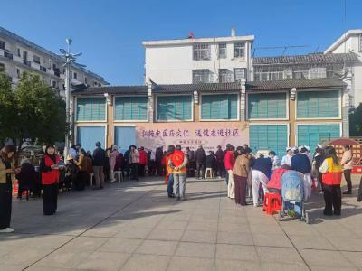 汀泗桥镇汀泗社区：中医义诊进社区，健康服务暖民心