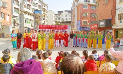 “文明小货郎”市集开张 志愿服务与文化惠民点亮同心路社区