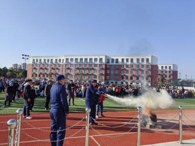 咸宁市大洲湖学校开展消防应急疏散演练