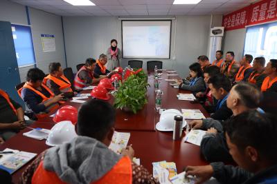 咸安区开展极端天气建筑工人健康防护培训