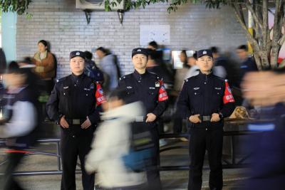 立体巡防护商圈 警民同心筑平安