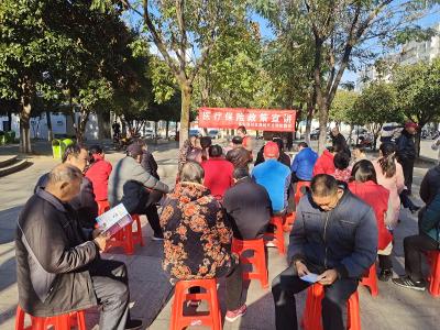政策宣讲进广场 惠民服务零距离