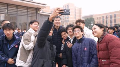 奥运名将史冬鹏现身咸安！点燃学子运动激情