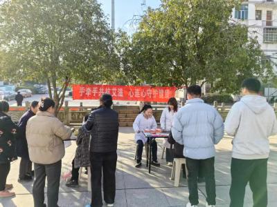 汀泗桥镇：防艾科普入民心 便民服务惠乡亲
