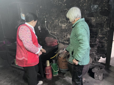 汀泗桥镇马鞍村：冬日“敲门”暖民心 安全宣传护家园