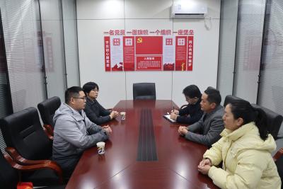 锦旗映初心 服务暖企心 外贸企业为咸安区商务局贴心服务点赞