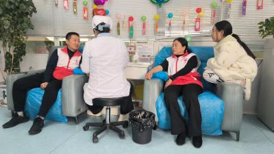 志愿者无偿献血 点滴善举汇成暖流