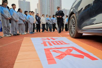 组图：“122”咸安交警走进银桂学校，守护学生平安出行