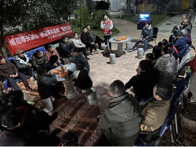 温泉街道十六潭社区：共话文明新风 畅谈社区发展 