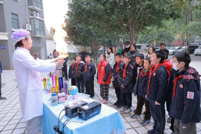 百件实事暖百家 咸安“机关支部情系百家小区”绘就冬日温情画卷