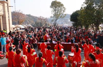 咸宁咸安：卖特产 秀手艺 展技能 石桥乡村市集搅热冬日田野