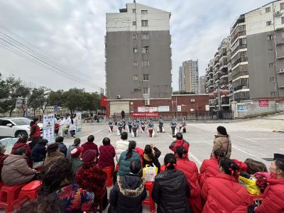 阳光社区：文明新风迎元旦 趣味服务暖社区