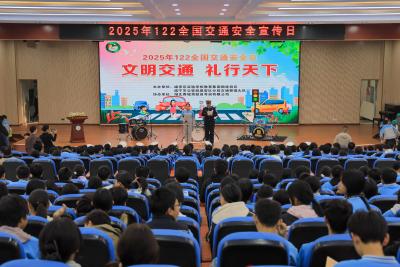 咸宁咸安：文明交通进校园 警校携手护平安