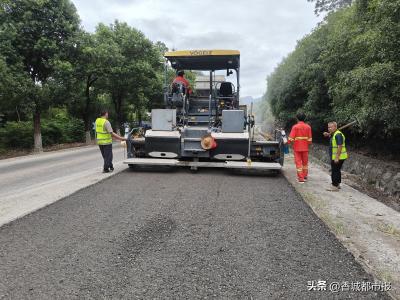 咸安区公路局率先运用“泡沫沥青冷再生技术”实施路面养护工程