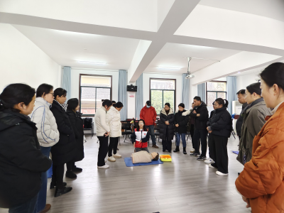 银泉社区开展“守护生命 ‘救’在咫尺”急救安全知识培训