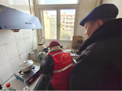 温泉街道希望桥社区：精准帮扶暖民心 筑牢民生保障线